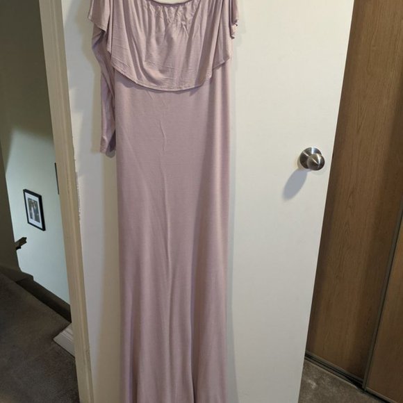 Maternity Gown - Picture 2 of 3
